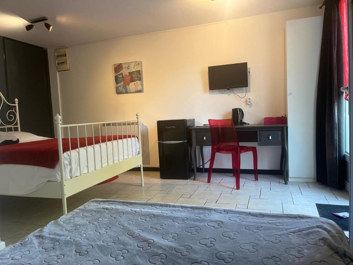 モントリー シャンブル ドート ポワリエ バザン Bed & Breakfast エクステリア 写真