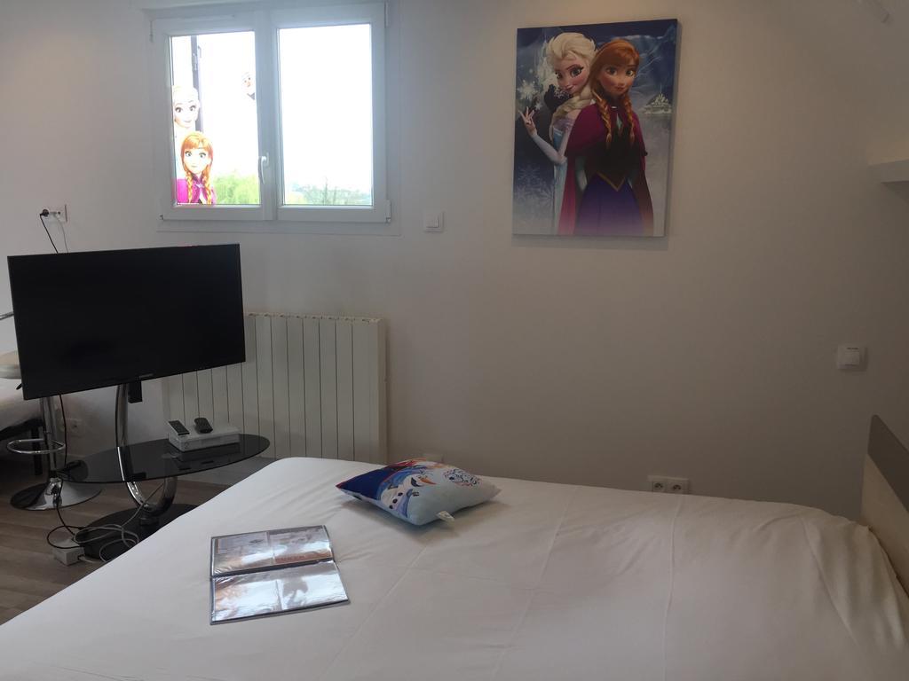 モントリー シャンブル ドート ポワリエ バザン Bed & Breakfast エクステリア 写真