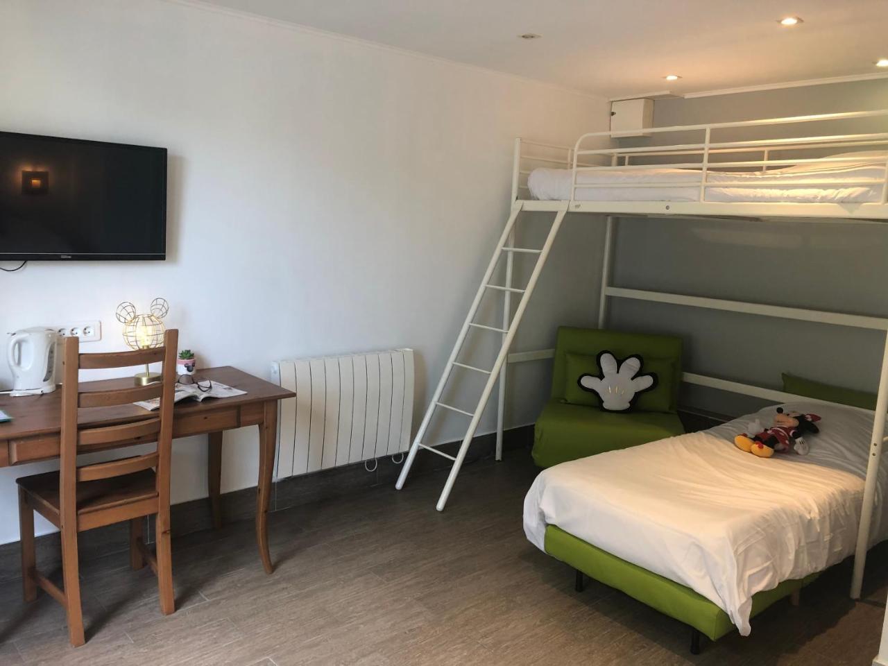 モントリー シャンブル ドート ポワリエ バザン Bed & Breakfast エクステリア 写真