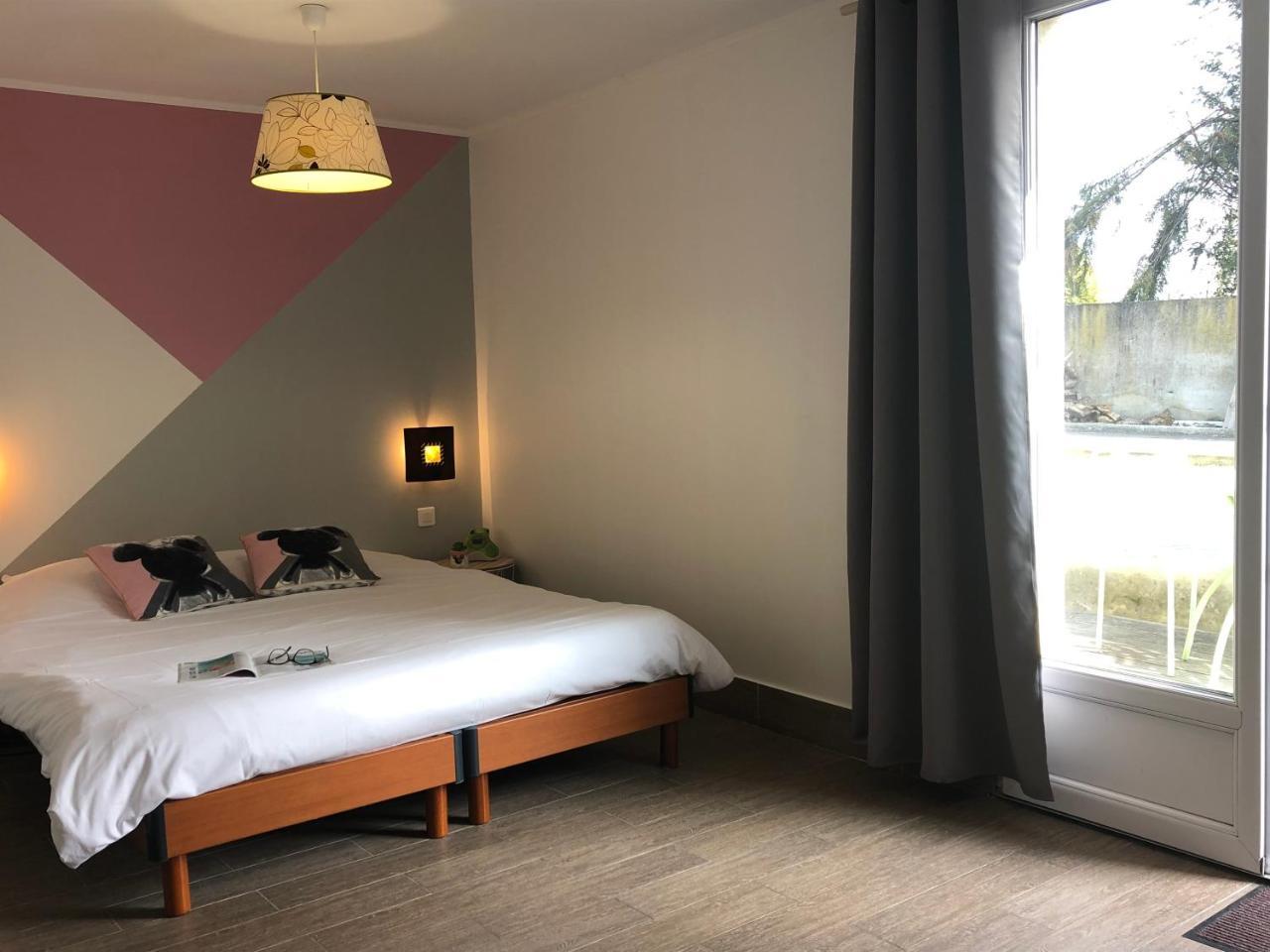 モントリー シャンブル ドート ポワリエ バザン Bed & Breakfast エクステリア 写真